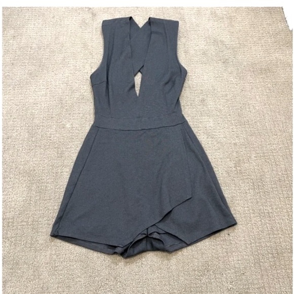 Windsor Skort Romper Size S Grey V-Neck Open Cross Back